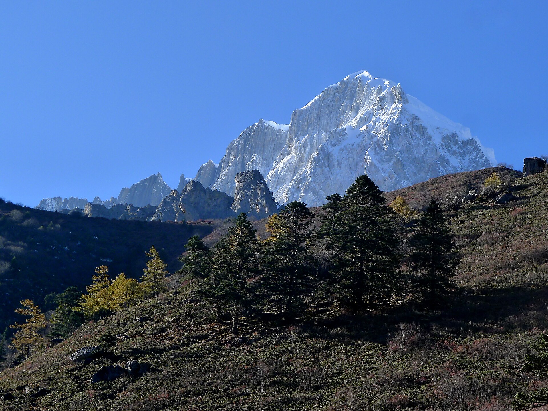 高原山口经幡与远山